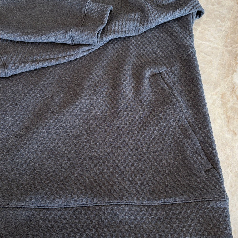 Men’s Lululemon textured mid weight hoodie. - Picture 12 of 15